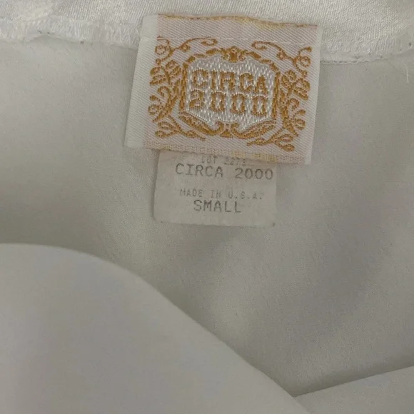 sleepware with satin and chiffon fabric and appliqués. - Picture 3 of 3